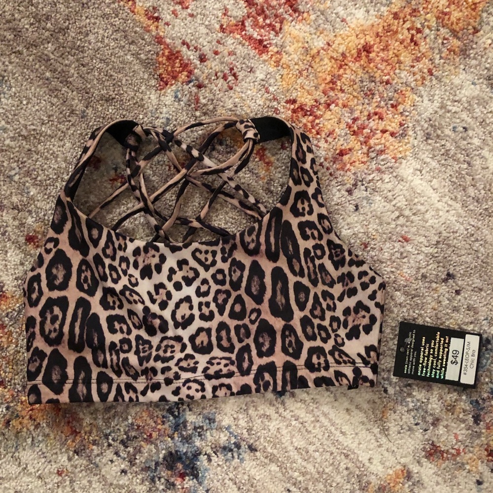 ONZIE SM leopard sports bra/work out top
